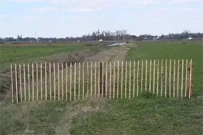 Barrière en ganivelle pour limiter l'accès aux véhicules