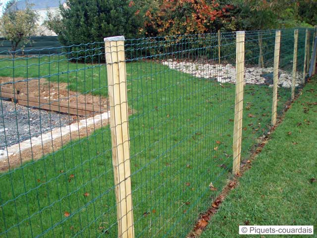 piquets-couardais-ganivelle-jointive-portillon-composteur-chemin-lattes-volige-planche-croisillons-déchet-bois-châtaignier-clôture-prailles-la-couarde-deux-sèvres-jardin-enclos-barrière-79