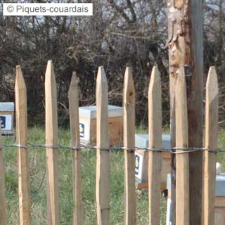 piquets-couardais-ganivelle-jointive-portillon-composteur-chemin-lattes-volige-planche-croisillons-déchet-bois-châtaignier-clôture-prailles-la-couarde-deux-sèvres-jardin-enclos-barrière-79