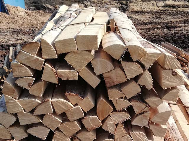 piquets-couardais-ganivelle-jointive-portillon-composteur-chemin-lattes-volige-planche-croisillons-déchet-bois-châtaignier-clôture-prailles-la-couarde-deux-sèvres-jardin-enclos-barrière-79